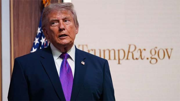 Donald Trump warns Iran of war if US soldiers are killed