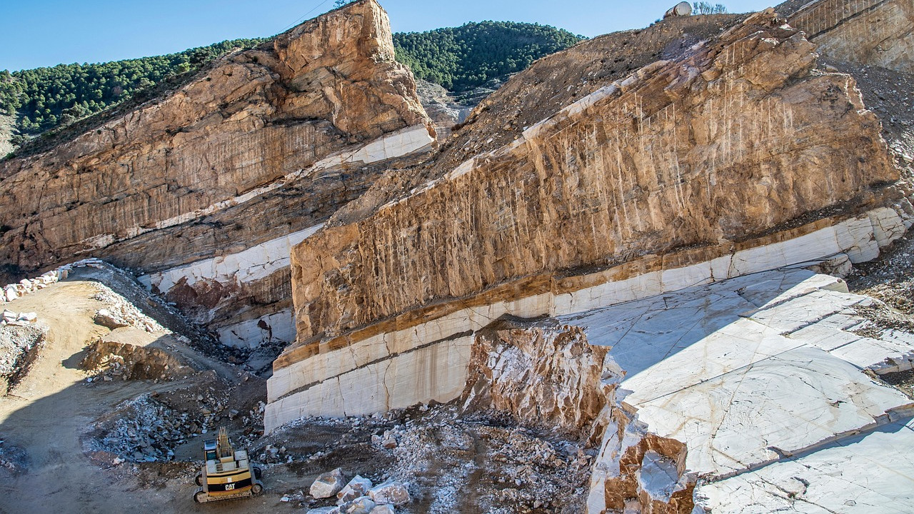 AI in mineral exploration India takes big step with 100 crore project