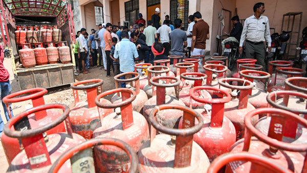 Pradhan Mantri Ujjwala Yojana subsidy limited to 4 cylinders per year by Central Government