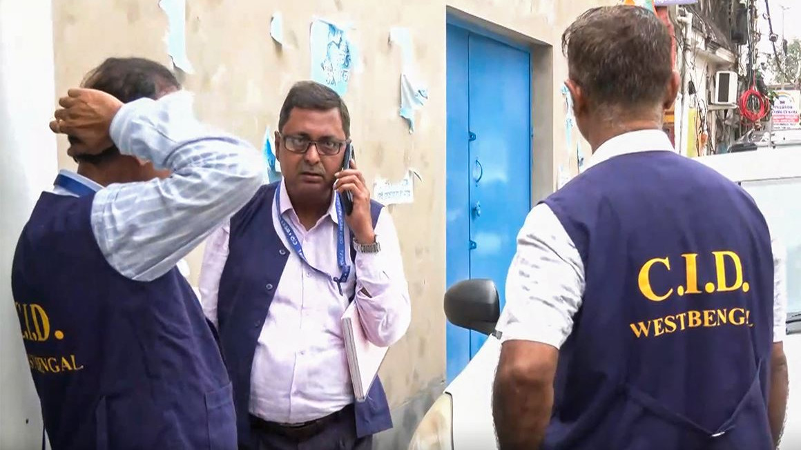 Mamata Banerjee faces another shock as CID police reach her residence