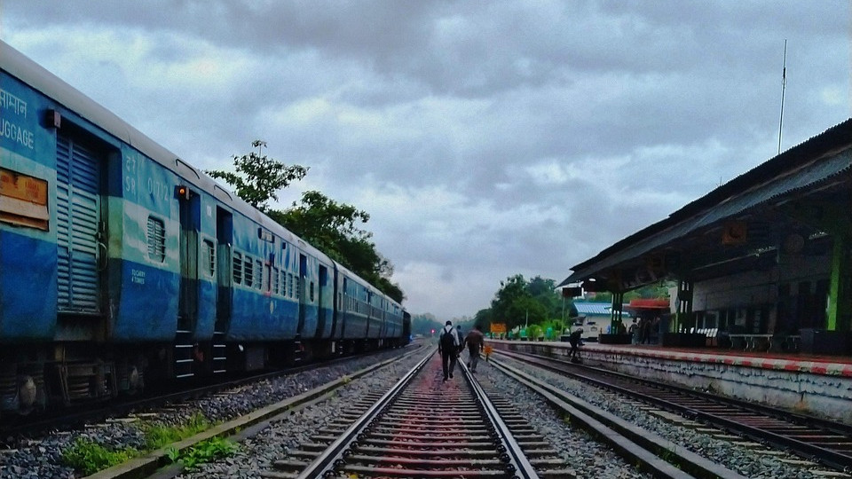 Cooking in trains now IRCTC key decision due to gas shortage