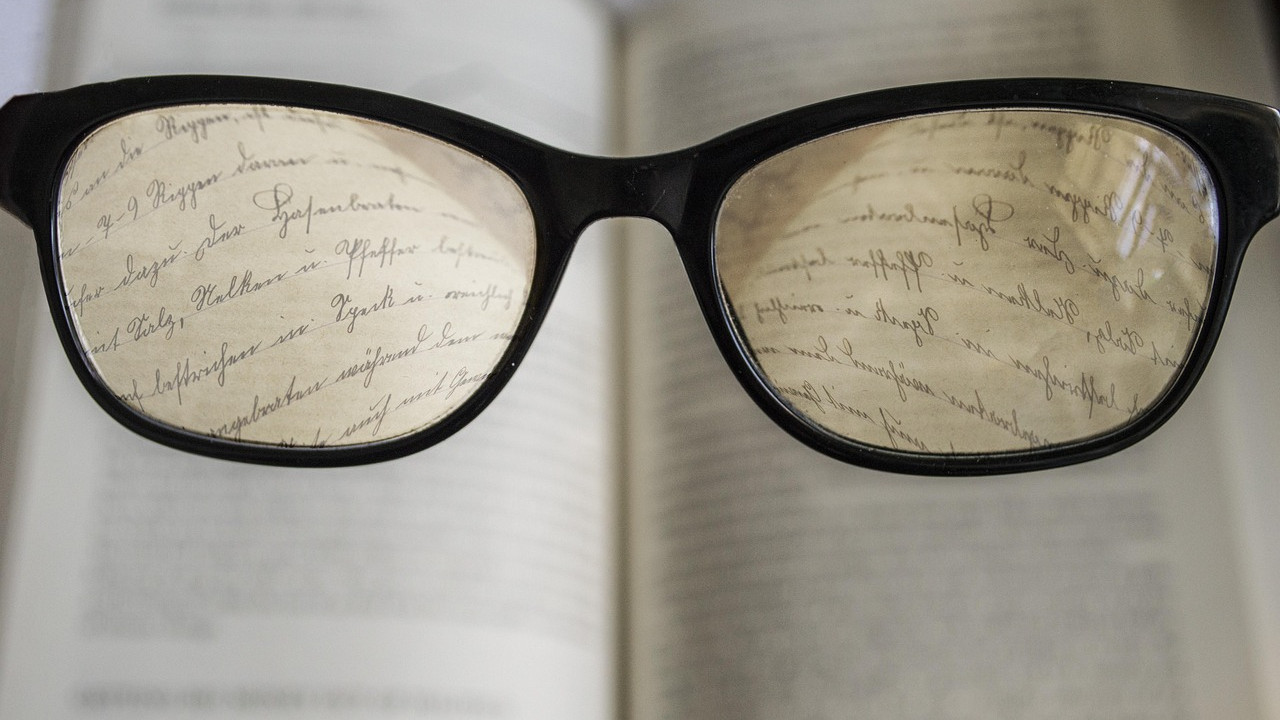 Exam with AI glasses high tech cheating in South Korea