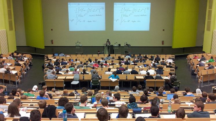 Claude AI suggests best courses for students in artificial intelligence era