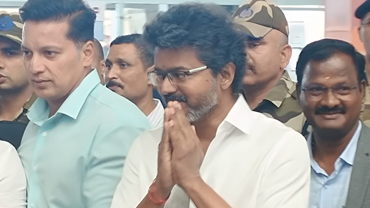 CM Vijay follows MGR and Jaya path performs special prayers at Kollur Mookambika
