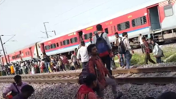Morena train tragedy four passengers run over by Patalkot Express