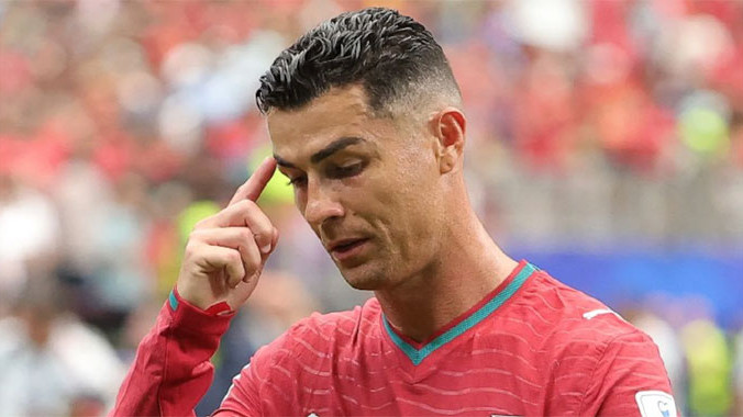 Cristiano Ronaldo flop show as stadium echoes with Messi Messi chants in Portugal vs DR Congo match