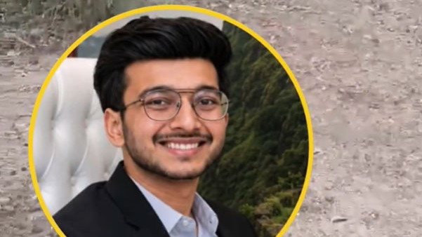 Real estate director dies falling into valley while taking photos in front of fiancee