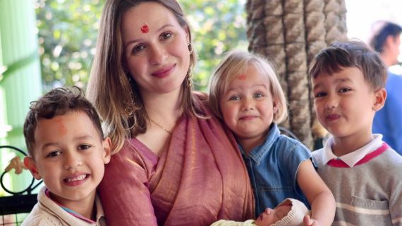 Xenia Kala wore a saree and gave Indian names to children the story of a foreign mother goes viral