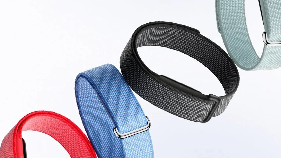 Google Fitbit Air Screenless Fitness Tracker Launched Globally