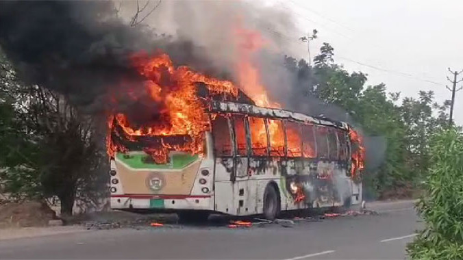Karimnagar Electric Bus fire 41 passengers safe as driver acts fast
