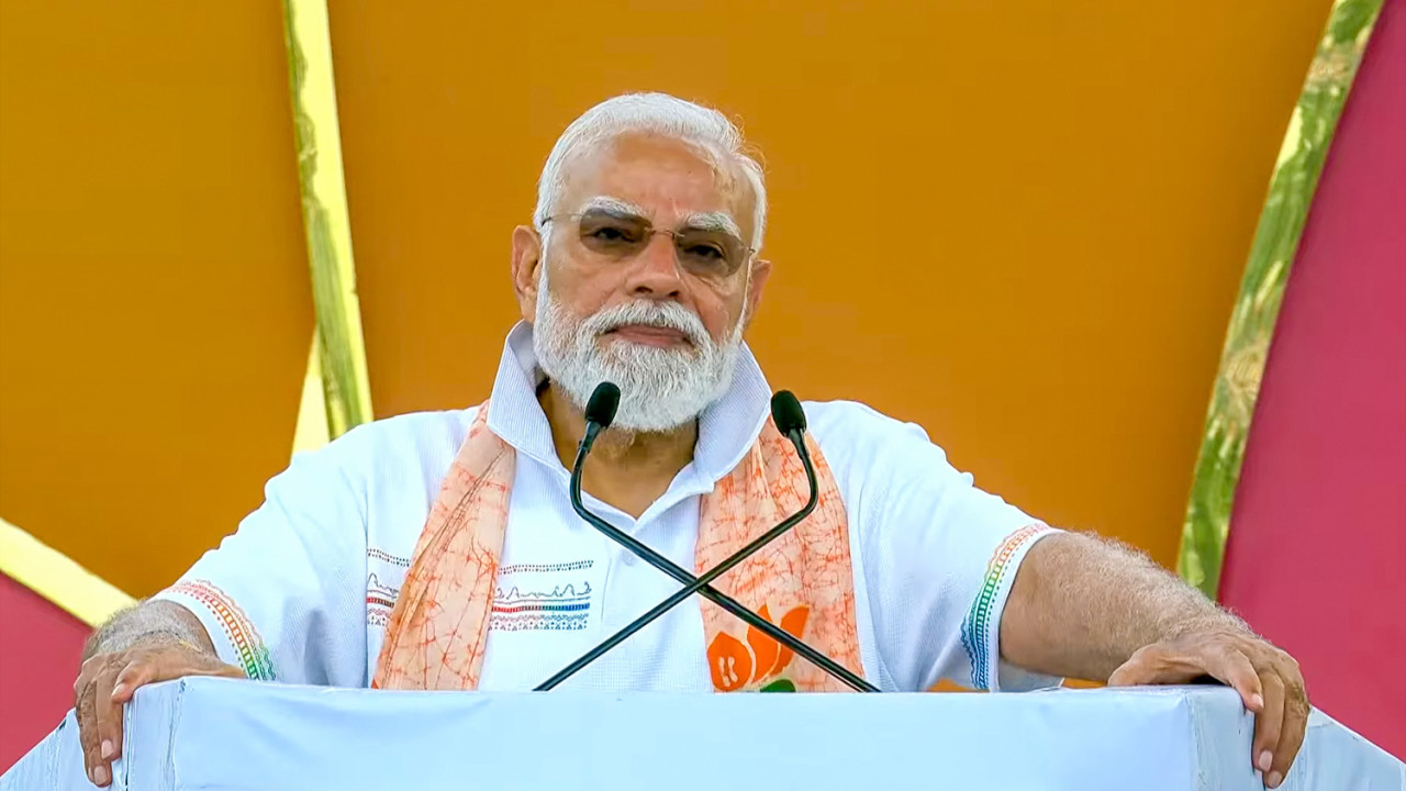 Narendra Modi waits at airport for an hour to avoid trouble for NEET students