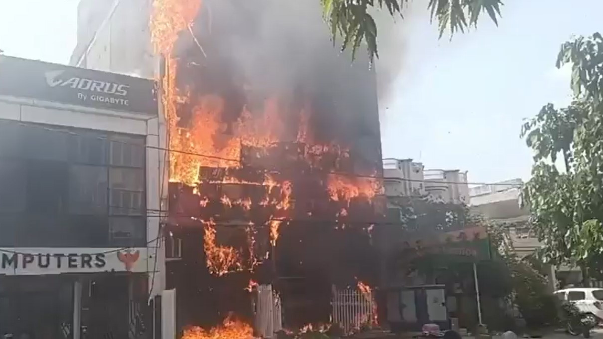 Lucknow Fire Accident Students Jump From Building To Save Lives