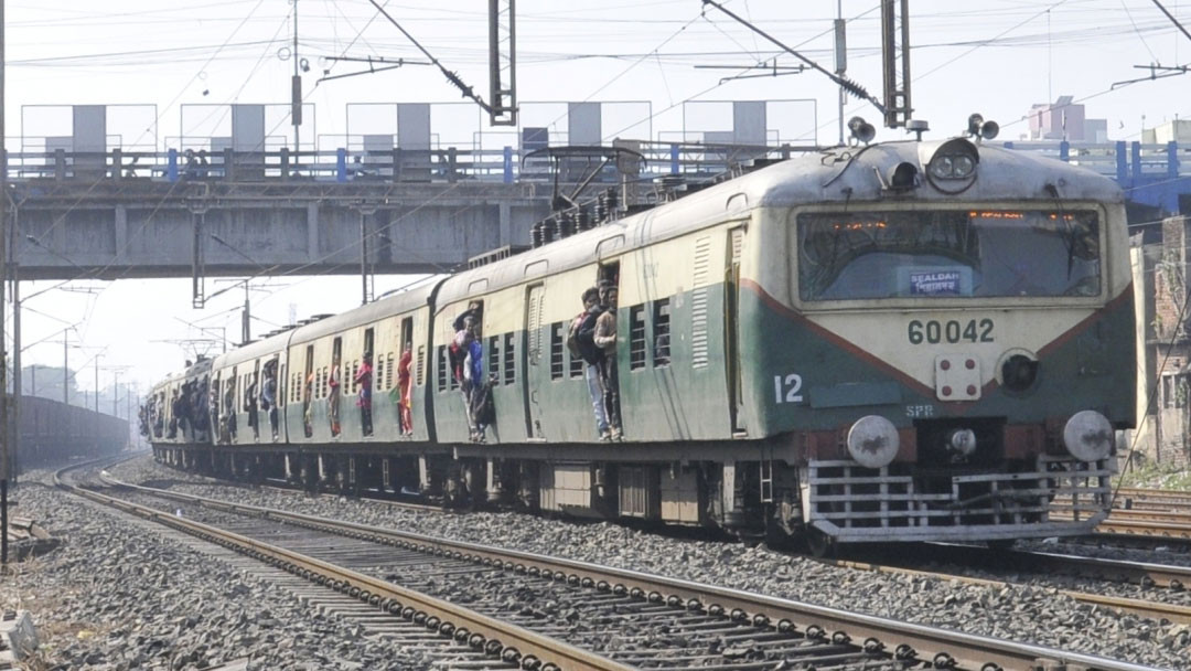 Indian Railways cracks down on begging and unauthorized vending with heavy fines and jail