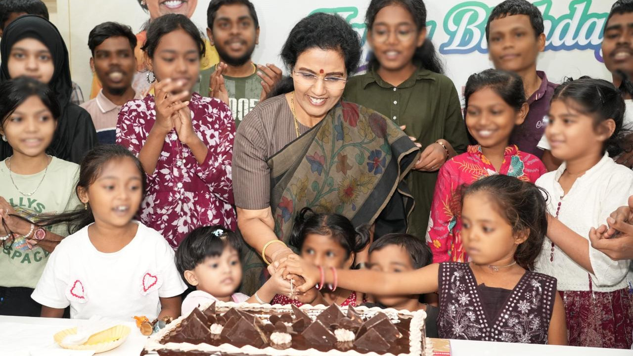 Nara Bhuvaneshwari celebrates birthday with Thalassemia children here are the photos