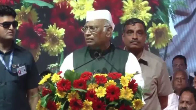 Mallikarjun Kharge fires at party workers calling them useless people