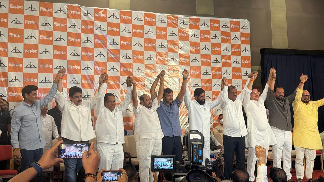 Uddhav Thackeray gets huge shock as six MPs join Shinde faction