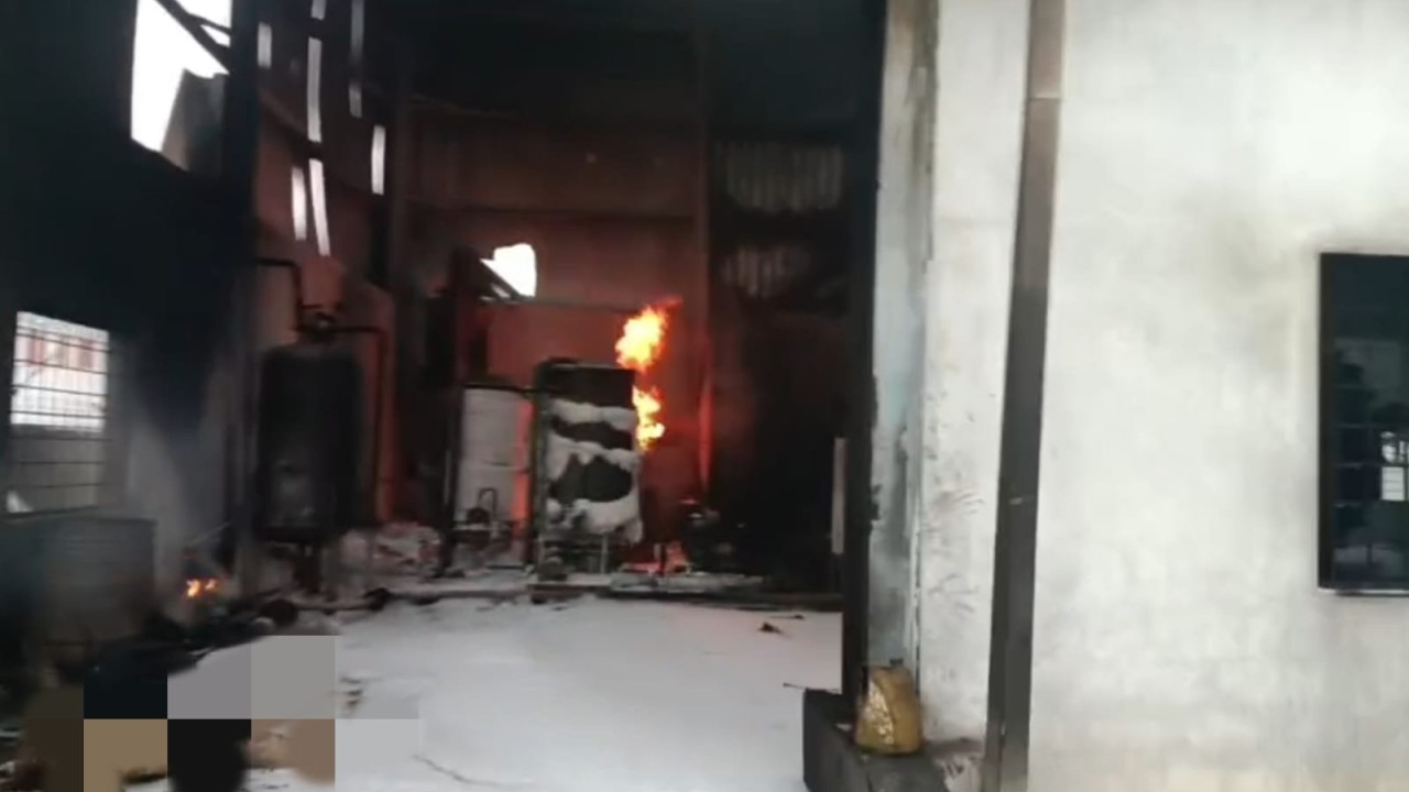 Parawada Pharmacity fire accident two workers burnt alive in Anakapalli