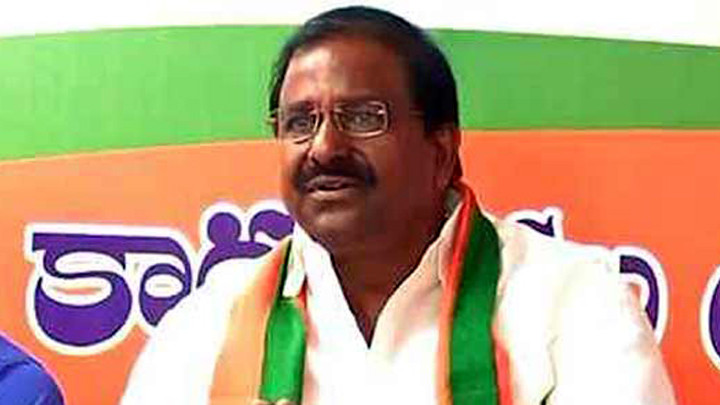 Somu Veerraju Criticizes Kapu Leaders in YSRCP