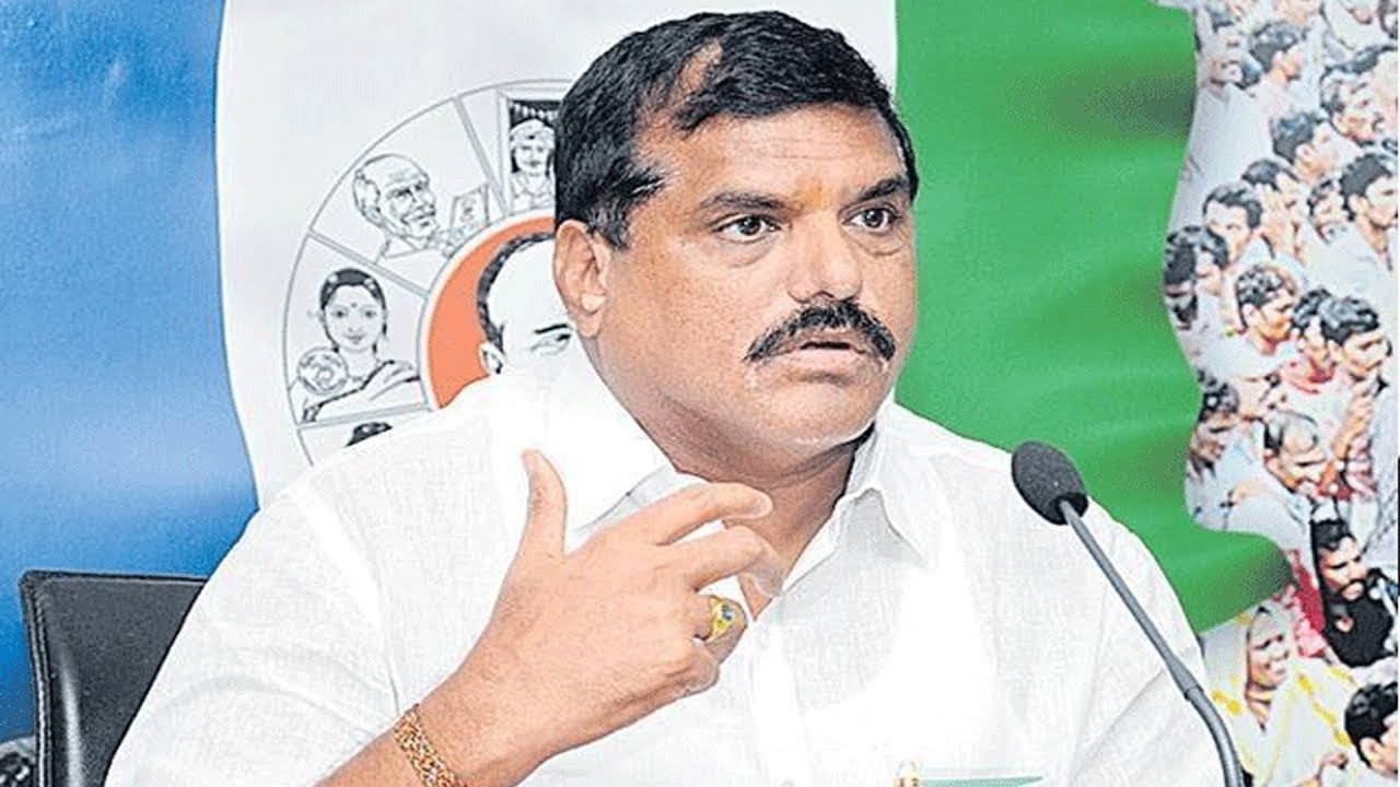 Botsa and Thota Trimurthulu visit Mudragada in hospital