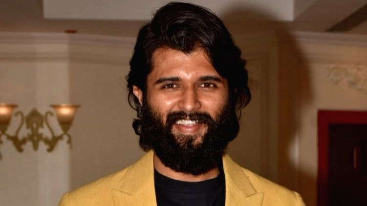 Vijay Deverakonda asking for 6 caravans and 50 assistants is fake says Mythri Ravi Shankar
