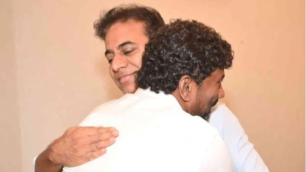 Balka Suman meets KTR after 27 days of jail detention