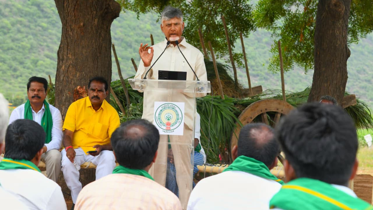 Chandrababu Naidu meets Veligonda project evacuees in emotional interaction