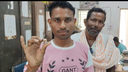 Rakesh Gond finds 40 lakh worth diamond in Panna