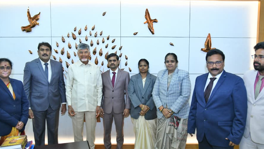 Chandrababu Naidu meets Judicial Officers to discuss grievance resolution