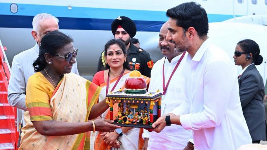Droupadi Murmu attends Tribal University convocation in Visakhapatnam as Nara Lokesh welcomes her