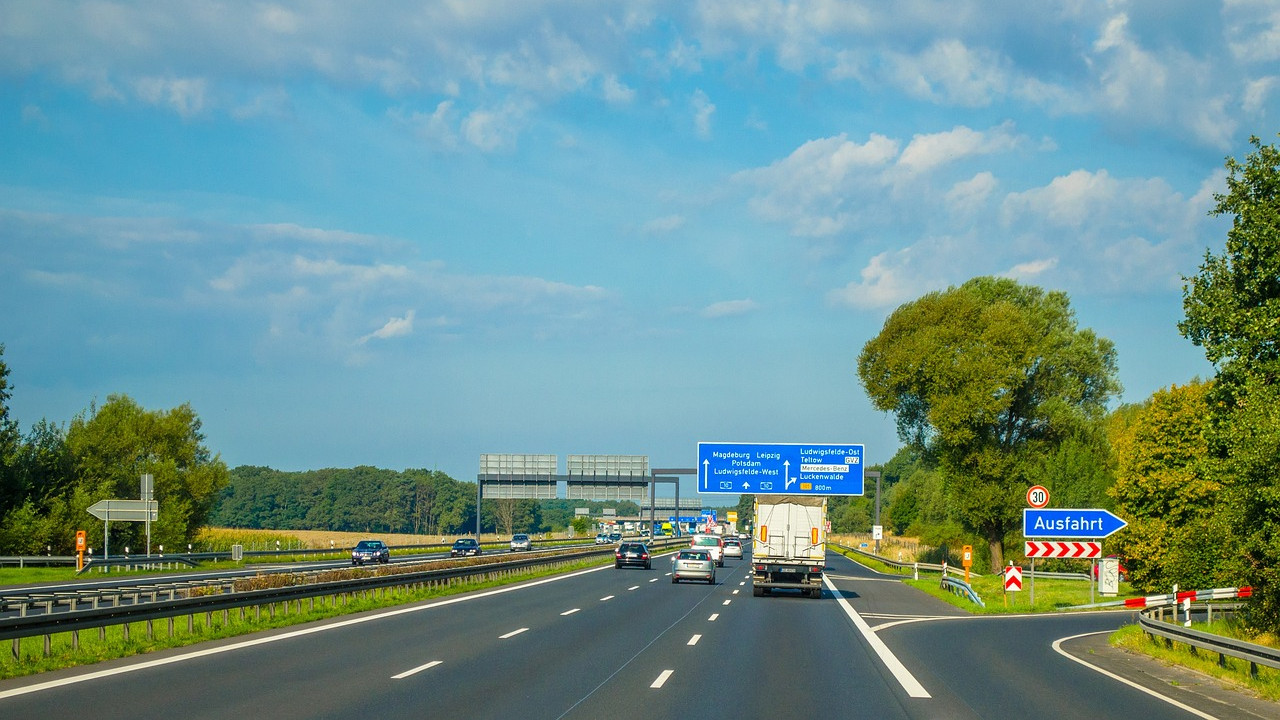 Europe roads melting at 40 degrees how do our roads withstand the same temperature