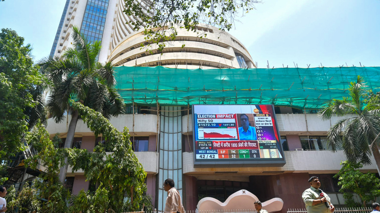 Stock markets down due to IT shares selling Sensex falls 250 points