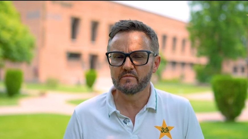 Mike Hesson says no team including Pakistan can beat India right now