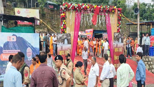 Amarnath Yatra grand welcome for first batch at Chanderkot