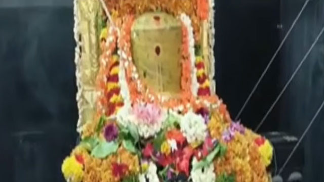 1000 year old rare Shiva Lingam found during pond excavation