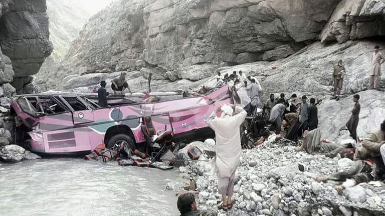 Pakistan bus accident 40 dead and several injured in Sherani district