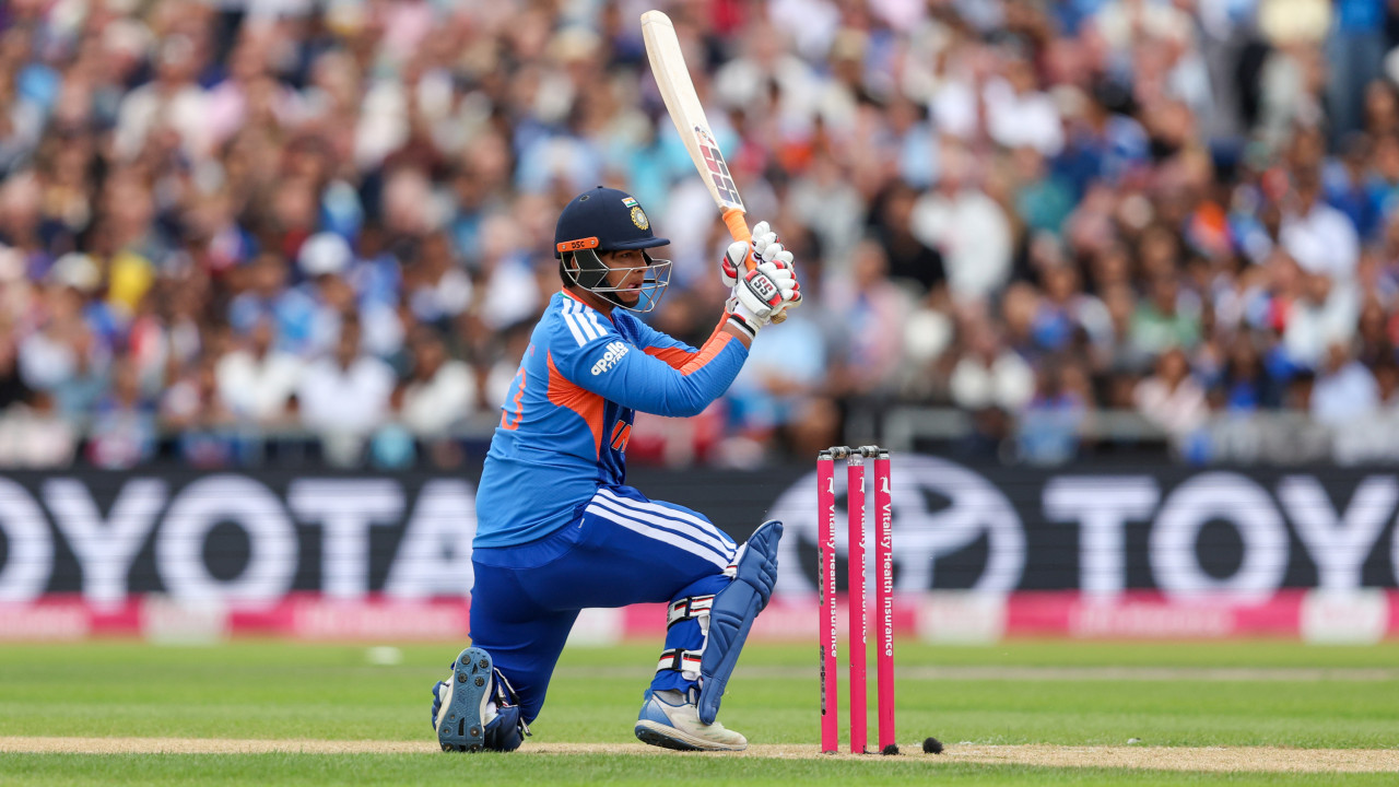 Indian batters shine as England set target of 191