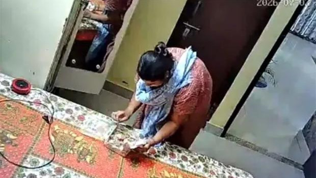Female thief threatens to strip and file false case against house owner