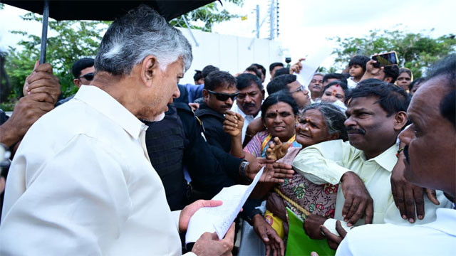 Chandrababu Naidu praises Nalagampalle as ideal village and plans Kuppam Net Zero expansion
