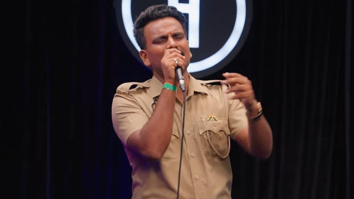 UP Police Constable wins one lakh with amazing singing performance