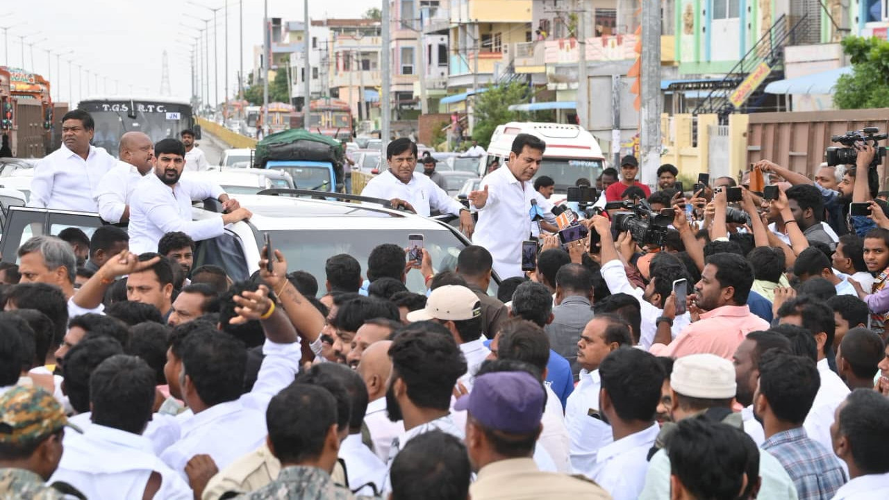 Police stop KTR convoy during Kannepalli visit