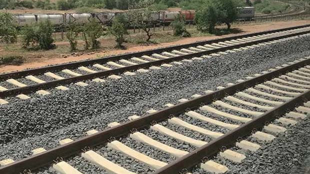 Eluru District Horrible Train Accident Four Dead