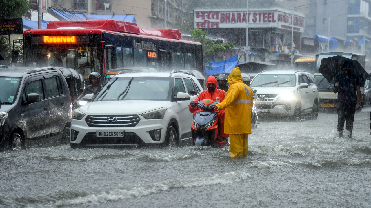 Mumbai Red Alert BMC advises citizens to stay indoors