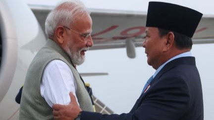 Narendra Modi receives grand welcome in Jakarta as Indonesian President arrives at airport