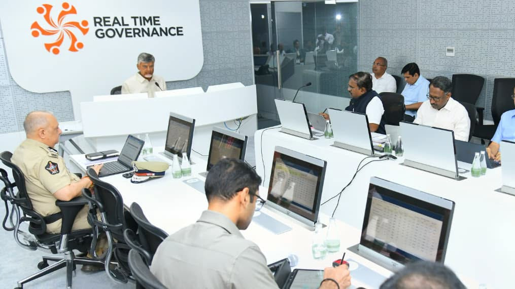 Chandrababu Naidu orders 24 hour services from RTG center
