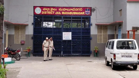 Kishore Reddy POCSO case accused escapes from Mahabubnagar District Jail