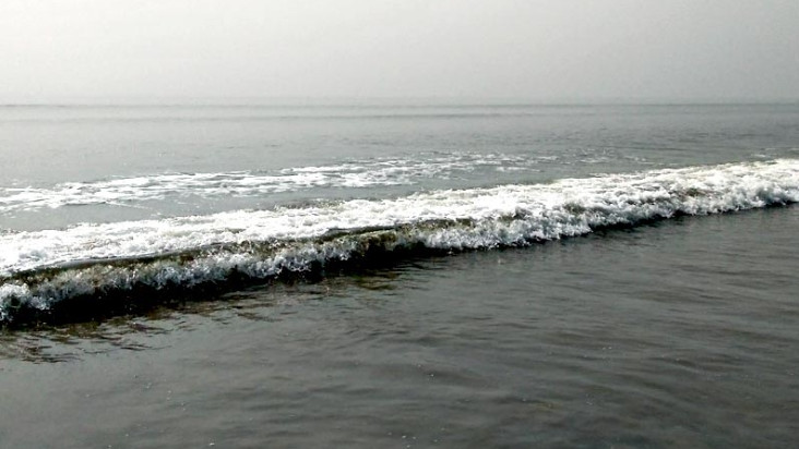 Boat capsizes in Anakapalli district coastal area one dead