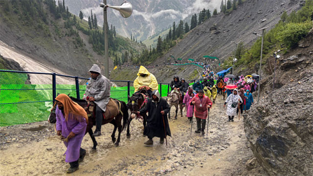 Amarnath Yatra Devotees flock as darshans cross 1lakh 60thousand mark