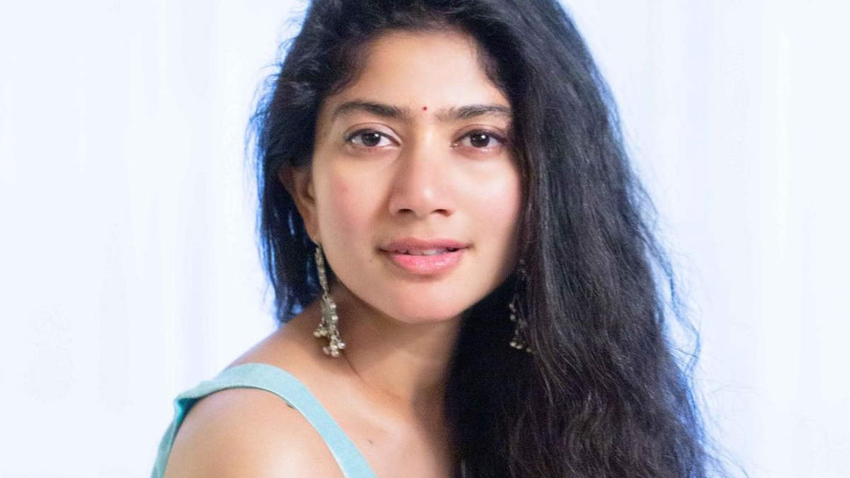 Sai Pallavi sensational comments on kissing scenes and personal values