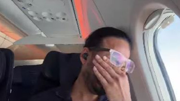 Ash Lamba cries in business class and the reason is heart touching