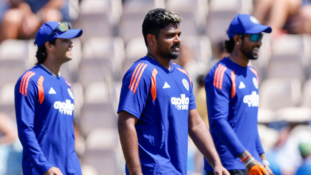 Shreyas Iyer led Team India bus stuck in traffic delay toss for final T20 against England